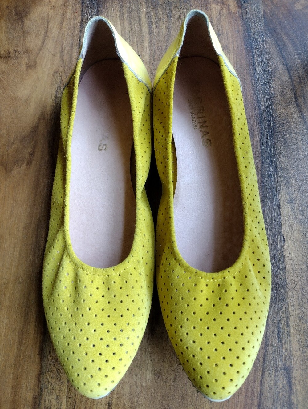 Sabrinas Yellow Suede Ballet Flats Size 40